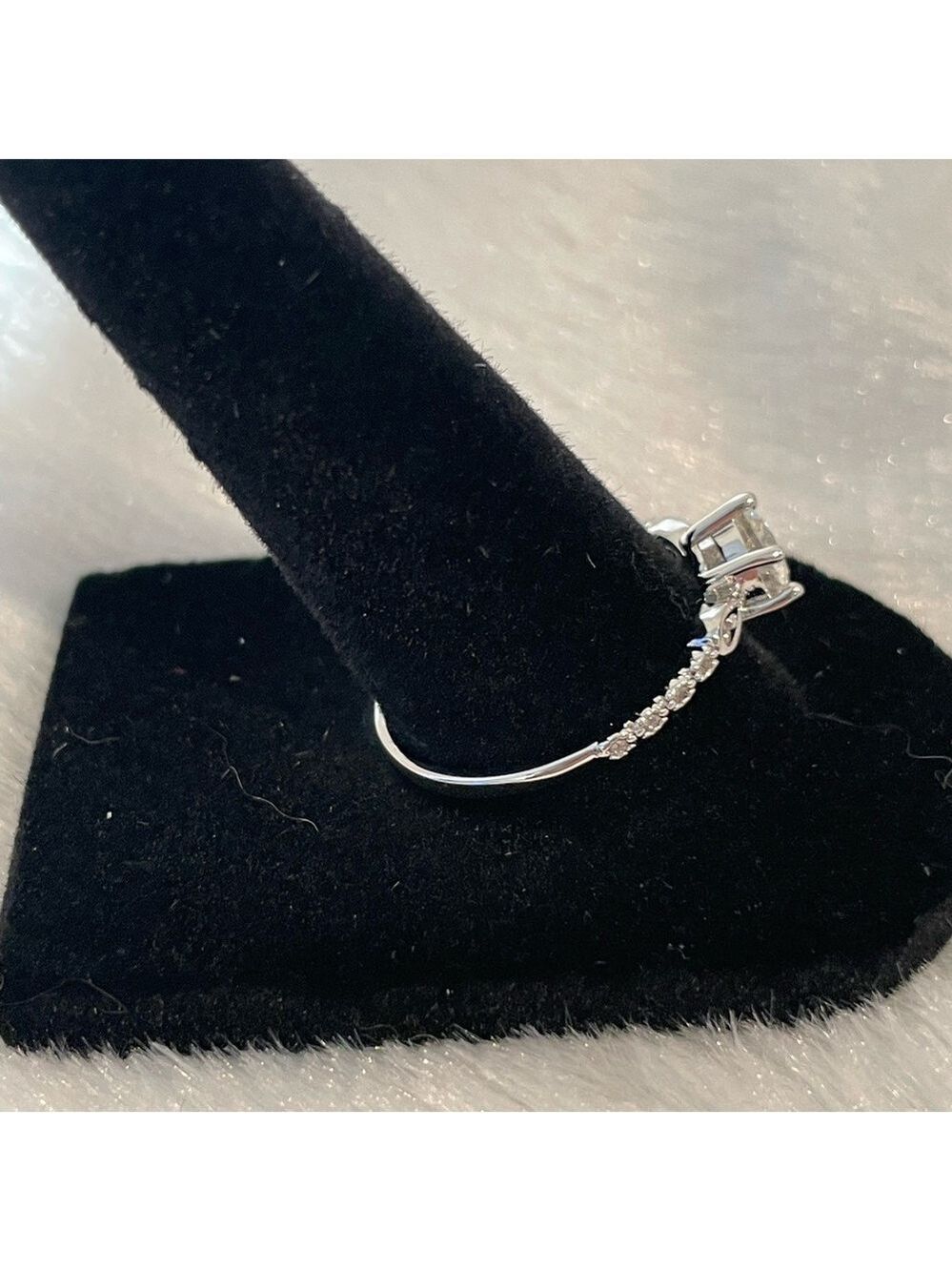 Woman’s 1.0 ct size 10 Moissanite ring - Picture 3 of 8